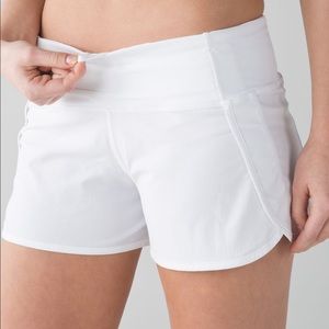 SUPER CUTE WHITE LULULEMON SHORTS!!